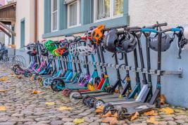 "Scooter-Parking" vor Kiga Hugenfeld