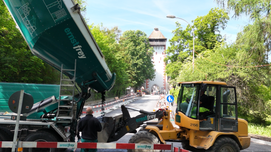 Deckbelagseinbau an der Hermann-Keller-Strasse