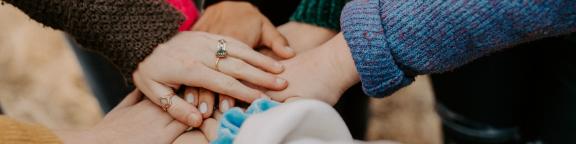 Gemeinschaftlich verbundene Hände