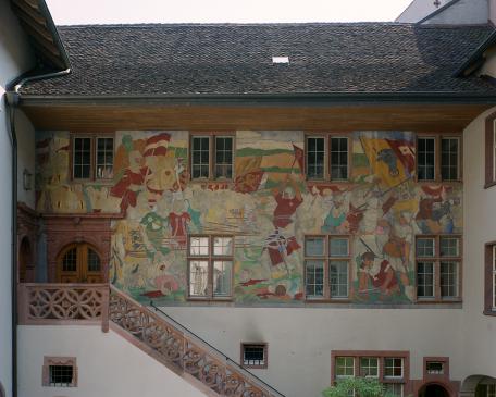 Das Wandbild im Rathaus-Innenhof zeigt die Schlacht bei Sempach