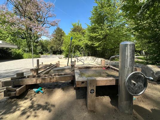 Sand-Matsch-Spielbereich im Stadtpark West