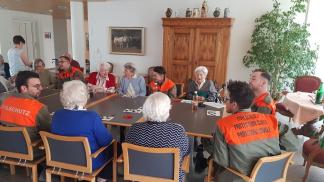 Betreuer im Altersheim